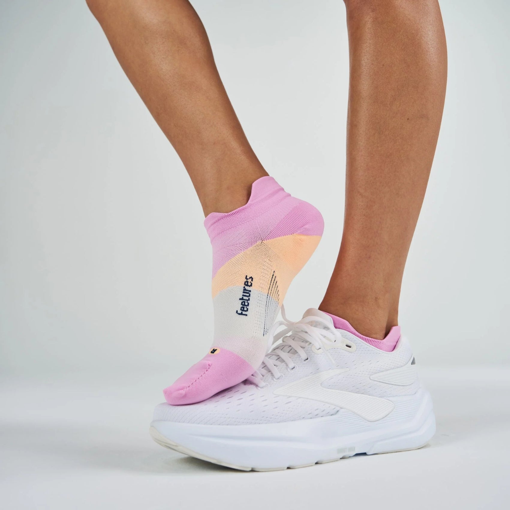 Unisex Feetures Elite Ultra Light Cushion No-Show Tab Socks