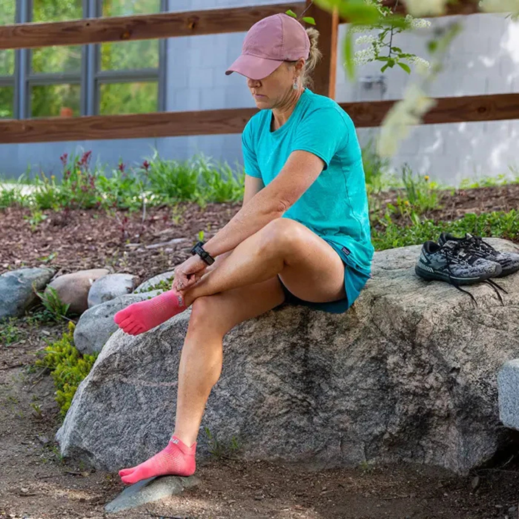 Womens Injinji Run Lightweight No-Show Socks