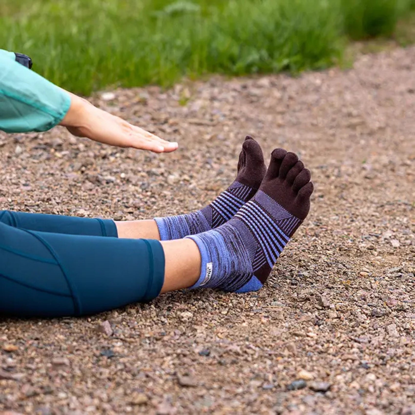 Womens Injinji Trail Midweight Mini-Crew Socks