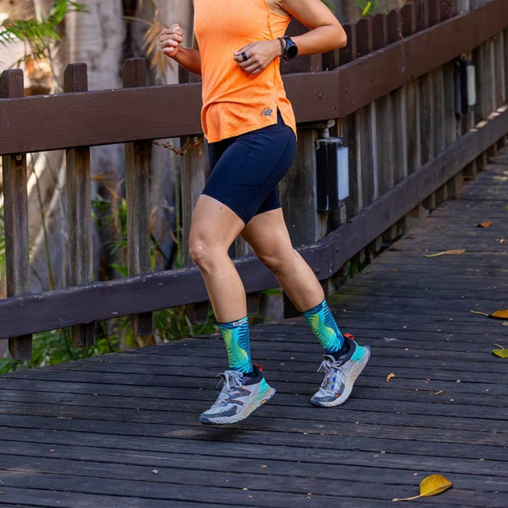 Womens Injinji Trail Spectrum Midweight Crew Socks