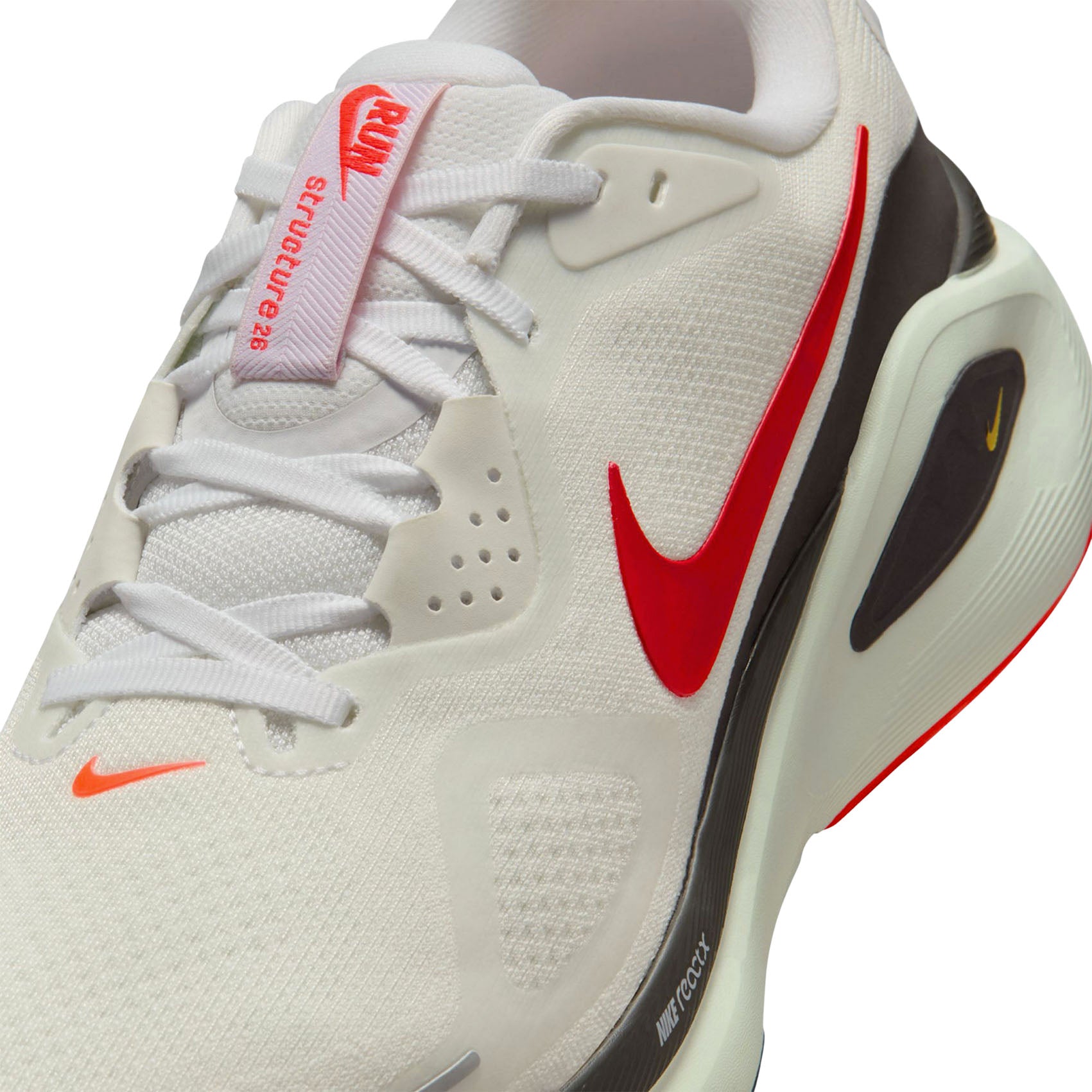 Mens Nike Structure 26