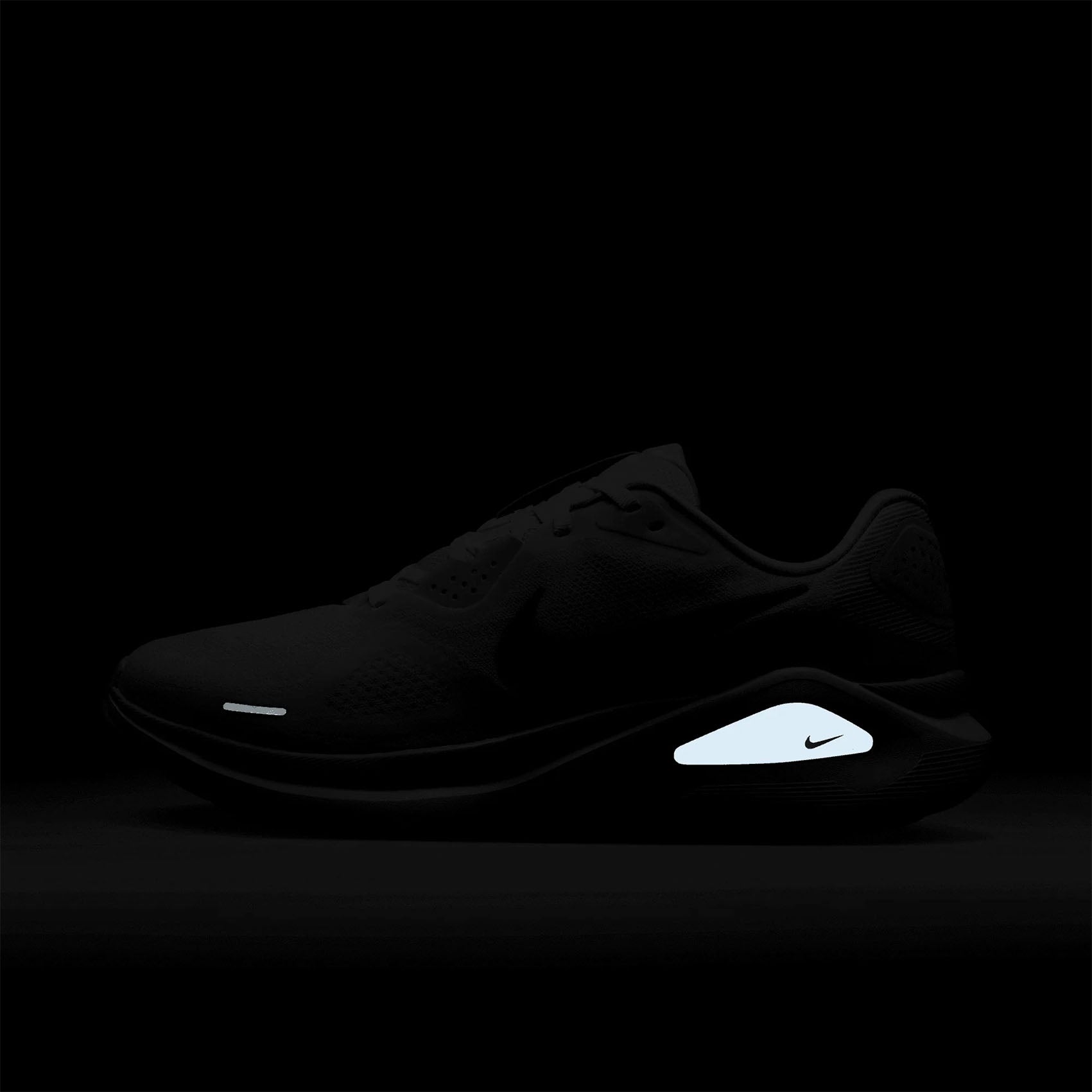 Mens Nike Structure 26