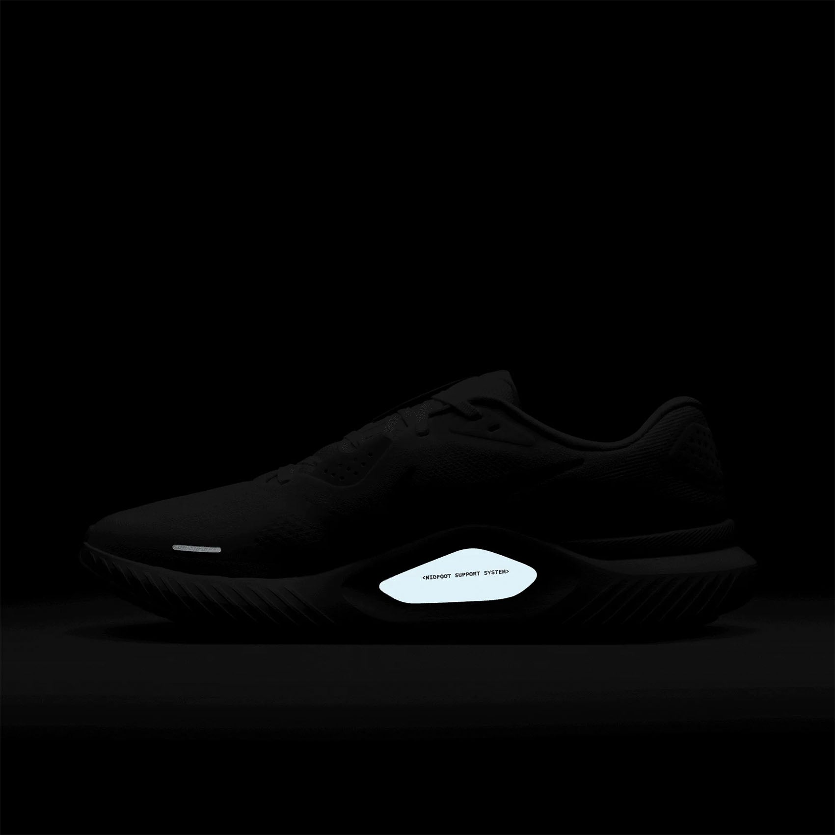 Mens Nike Structure 26