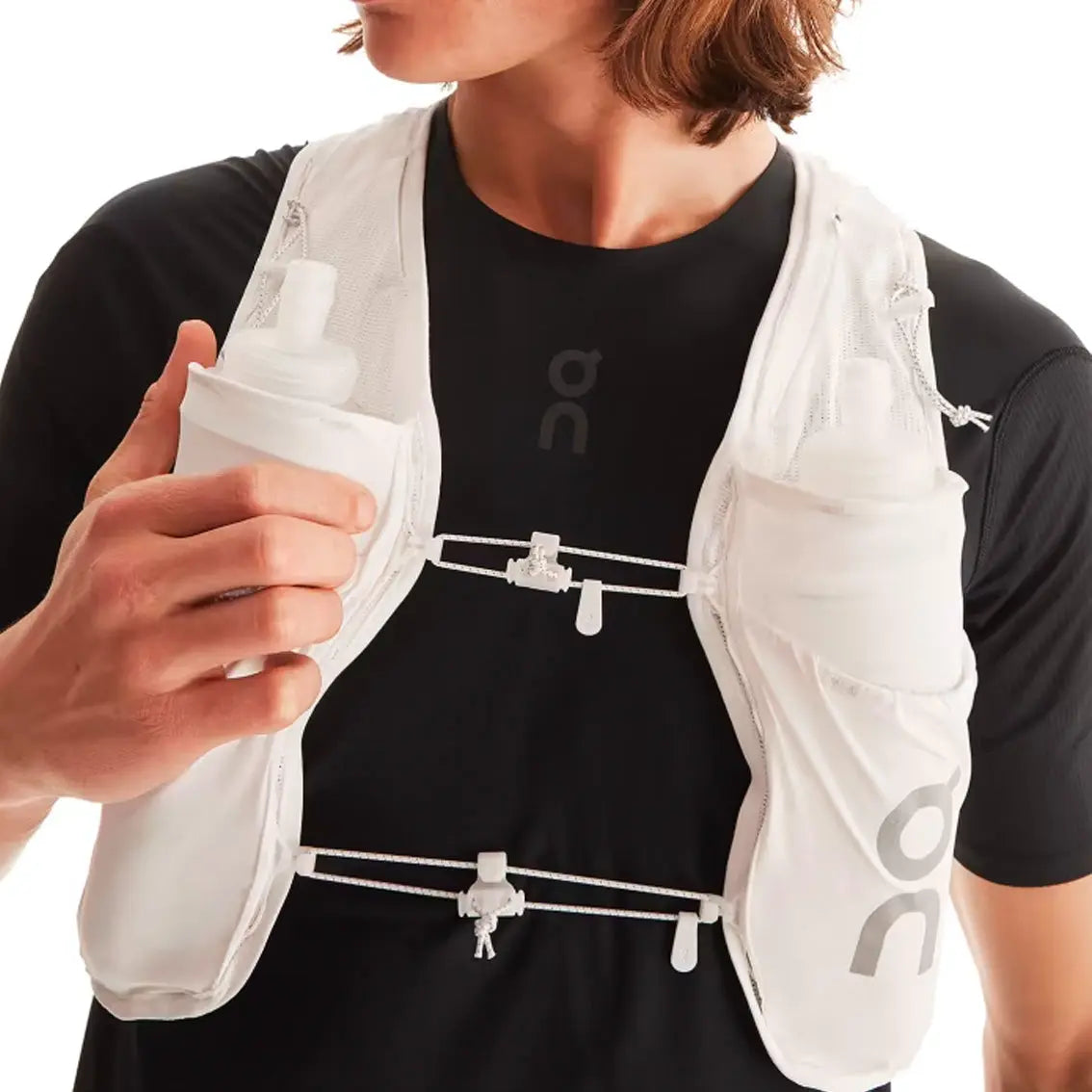 新品未使用　On Ultra Vest 10L Ultra Vest 10L: Trail Running Vest With Removable Pack | On