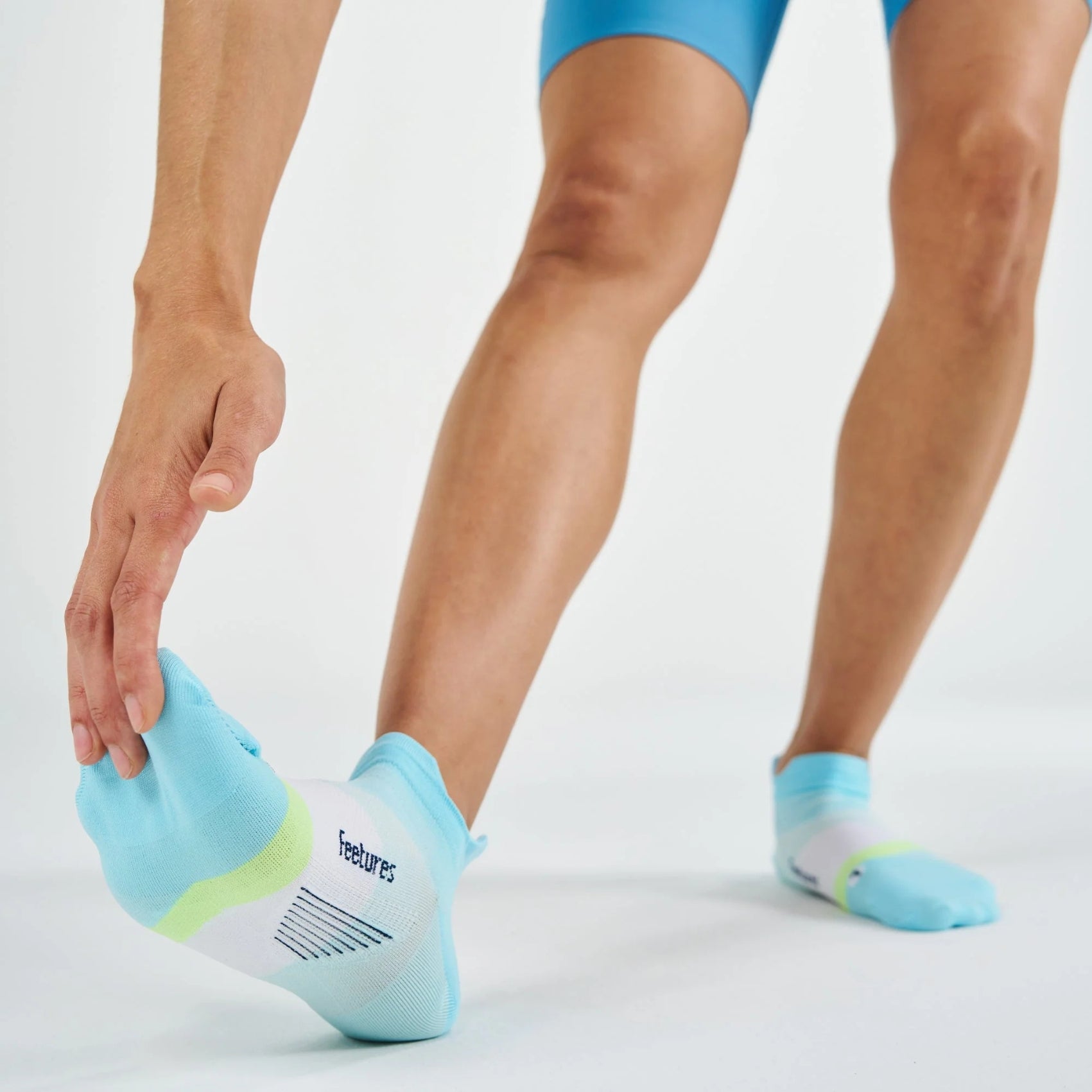 Unisex Feetures Elite Ultra Light Cushion No-Show Tab Socks