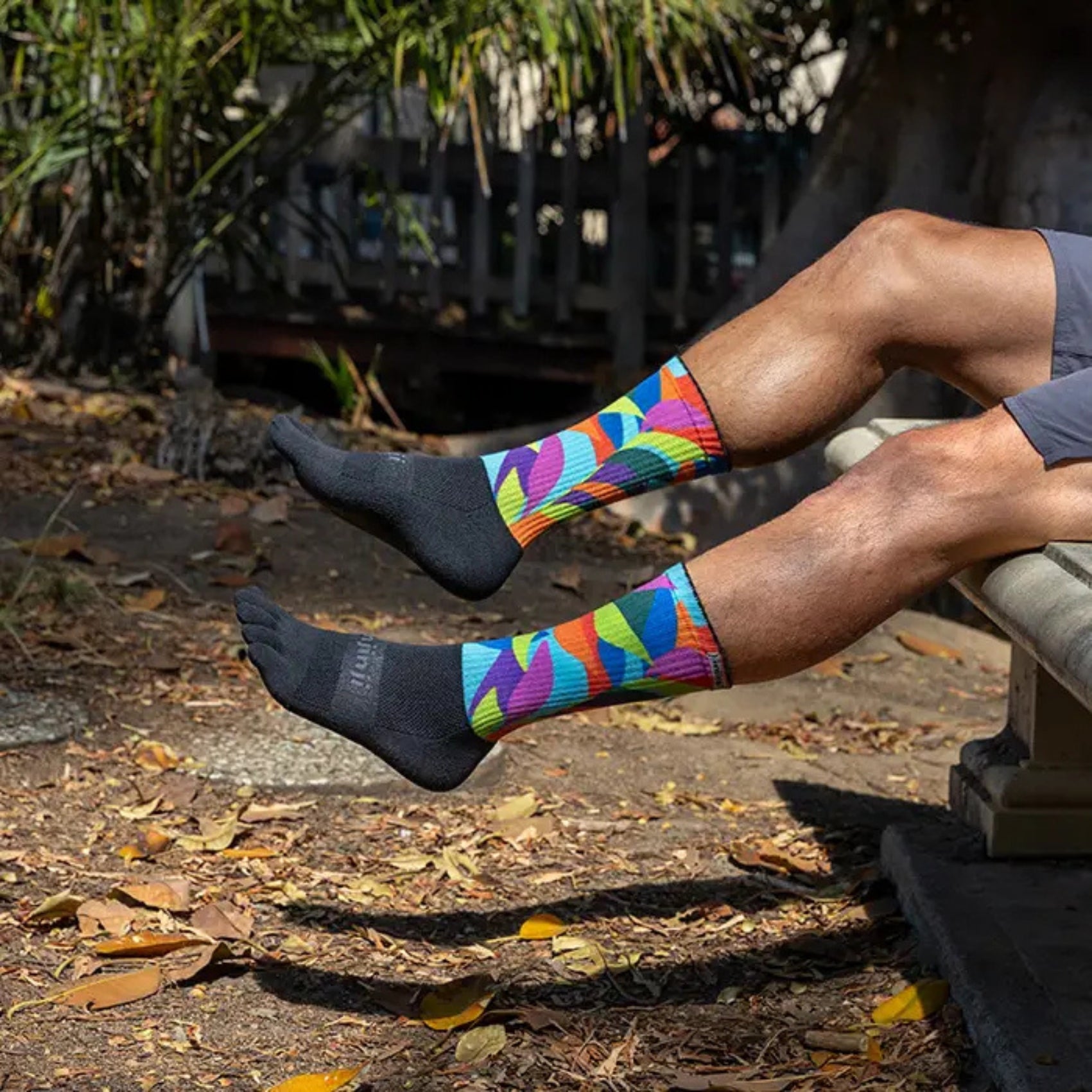 Unisex Injinji Trail Spectrum Midweight Crew Socks