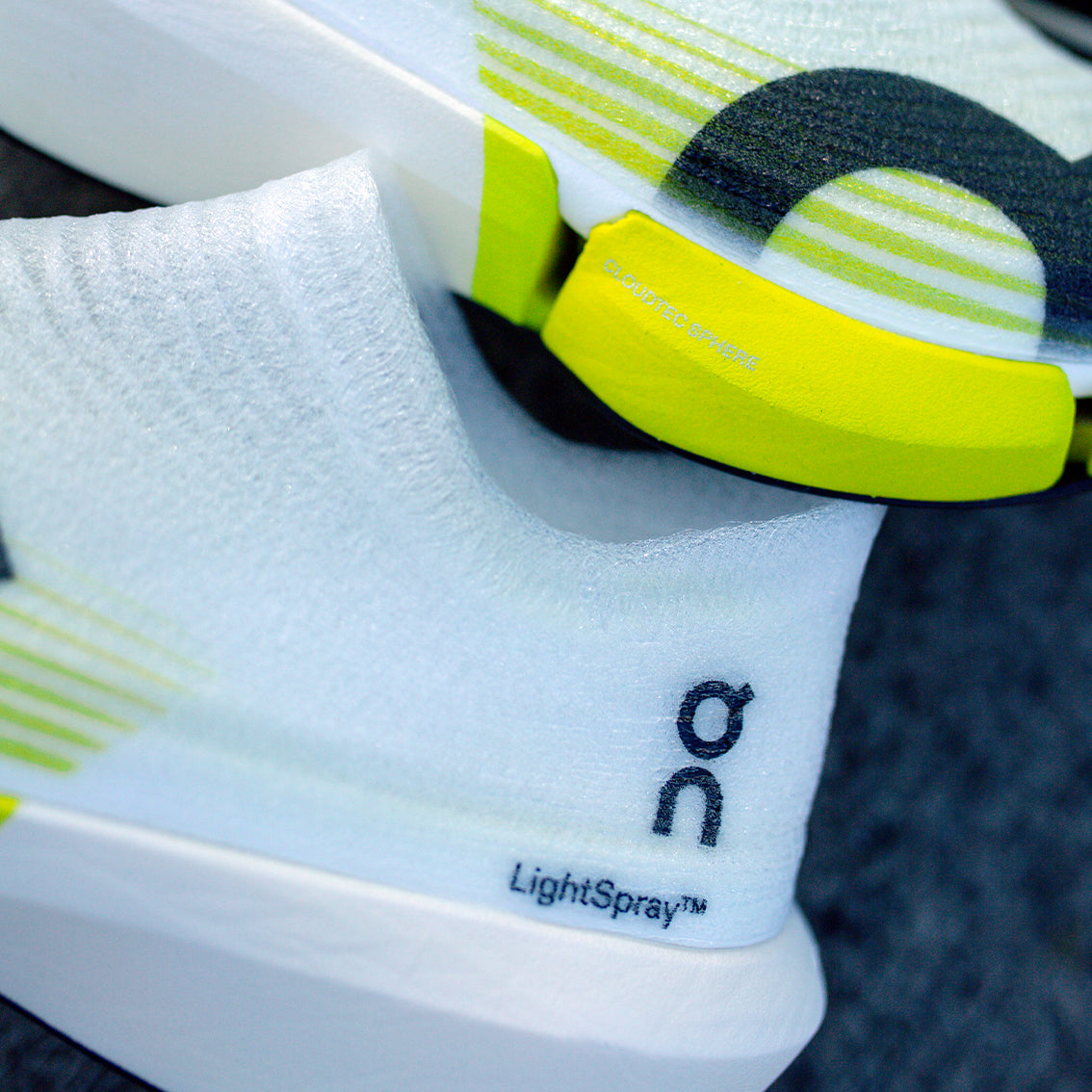 Unisex On Running LightSpray Cloudboom Strike 2