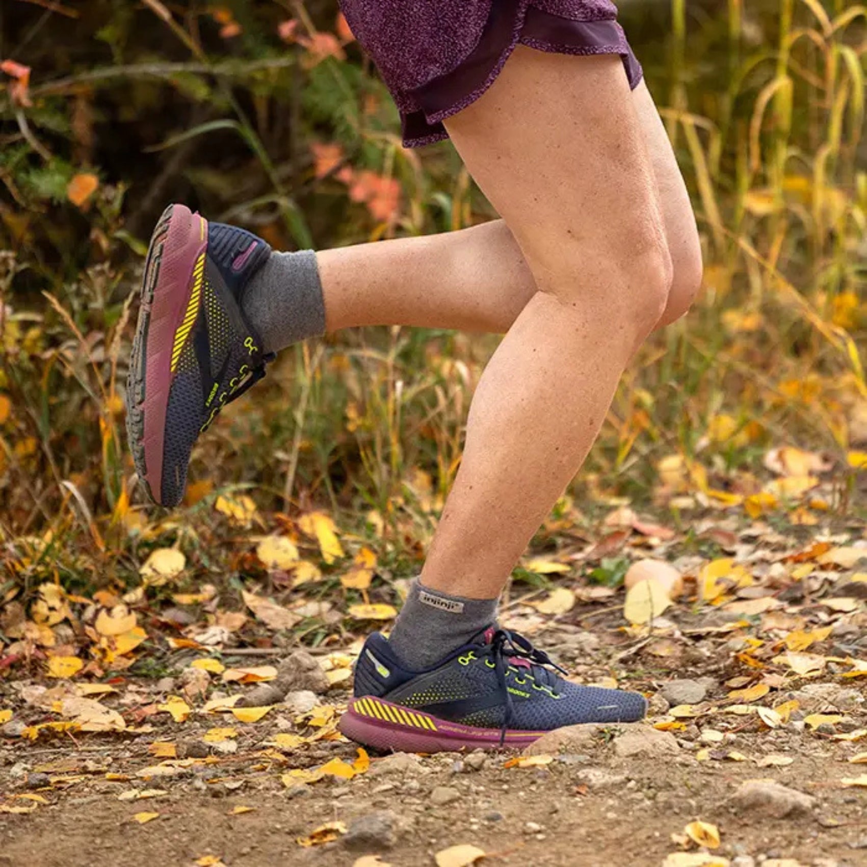Womens Injinji Trail Midweight Mini-Crew Socks
