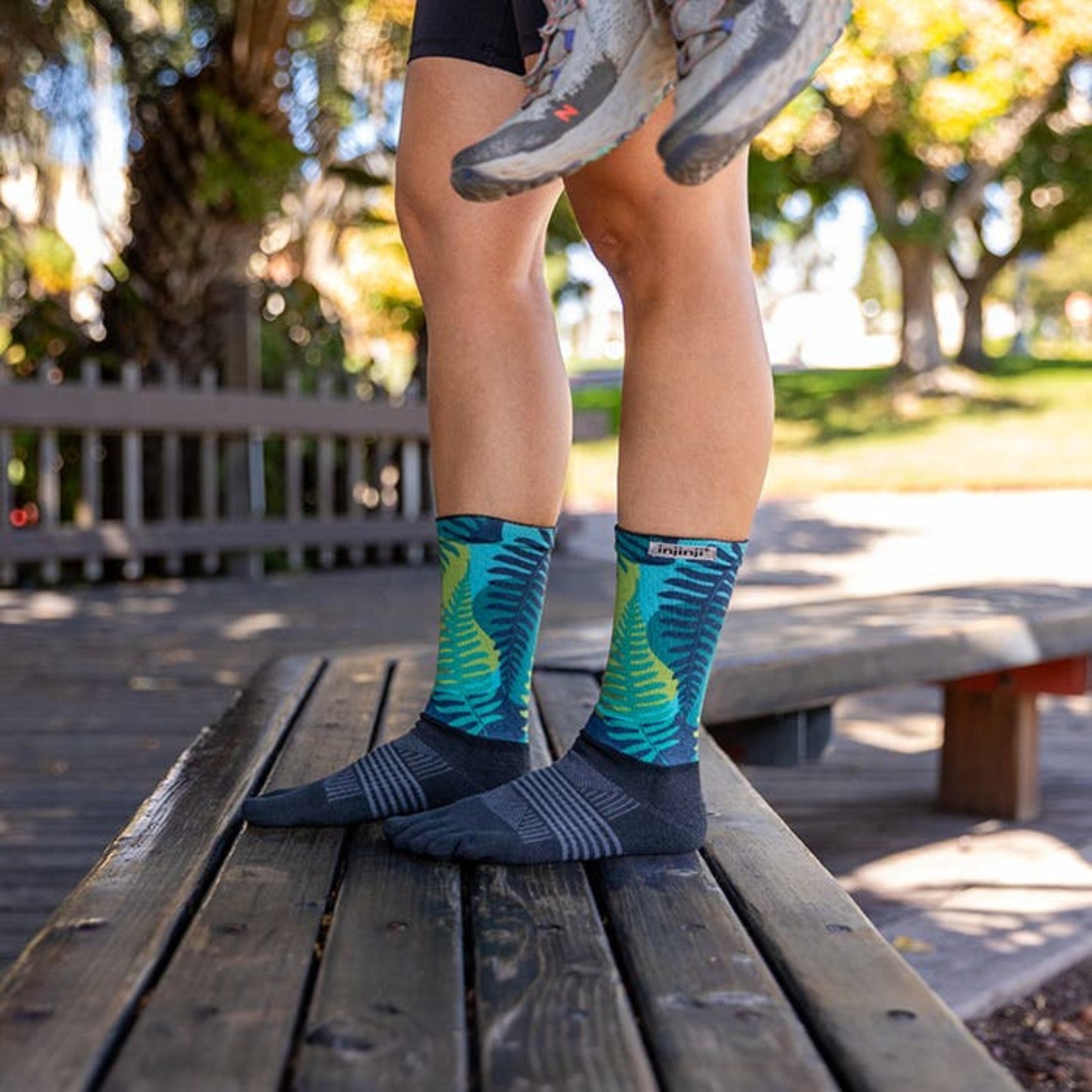 Womens Injinji Trail Spectrum Midweight Crew Socks