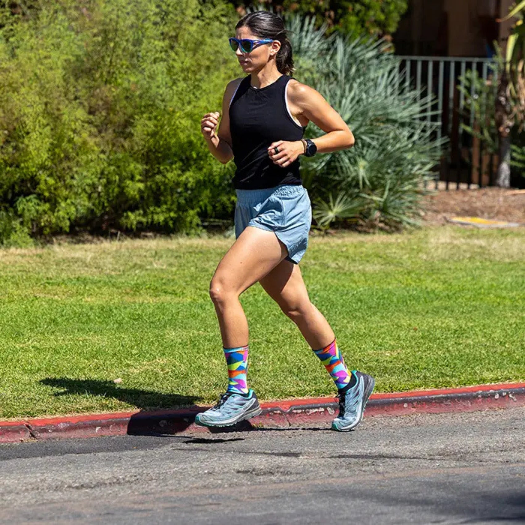 Womens Injinji Trail Spectrum Midweight Crew Socks