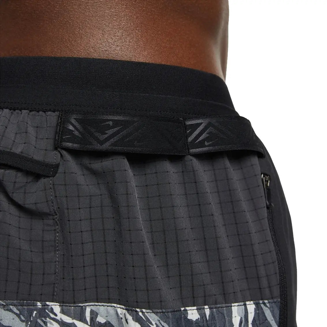 Mens Nike Dri-FIT Trail Flex Stride 5 Inch Short - Black / Dark Smoke / White
